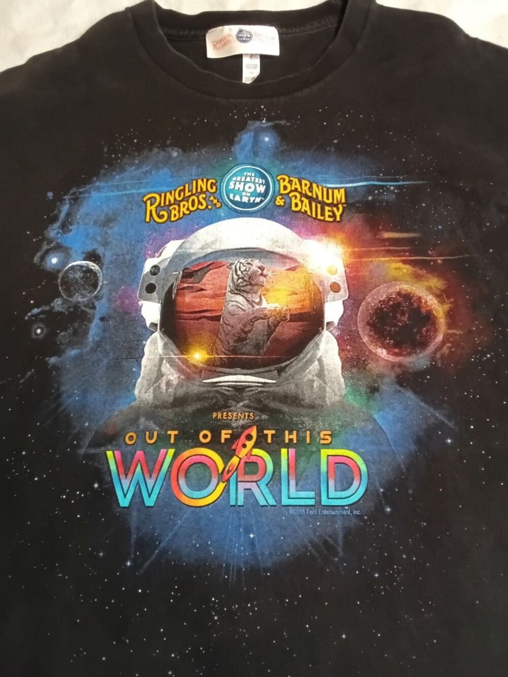 2017 Ringling Bros Barnum & Bailey T-Shirt Out of This World Farewell Tour Large